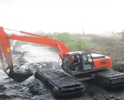 水、陸兩棲挖掘機(jī)